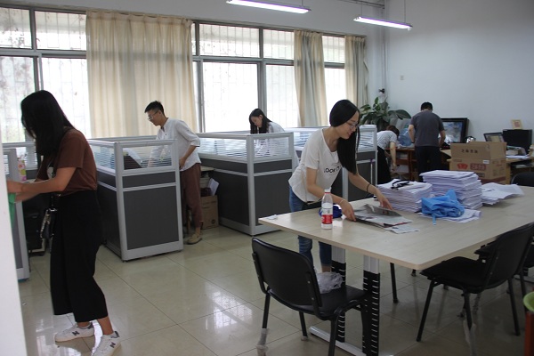 文法学院毕业生党员志愿清洁活动