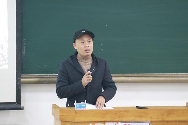 评委老师进行点评