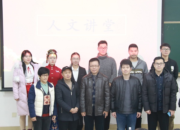 参赛选手与评委老师合影